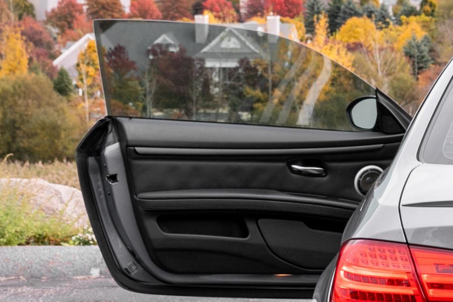 Детали интерьера BMW M3 Coupe (E93) 2011 года  (NA) (фото 80 из 80)